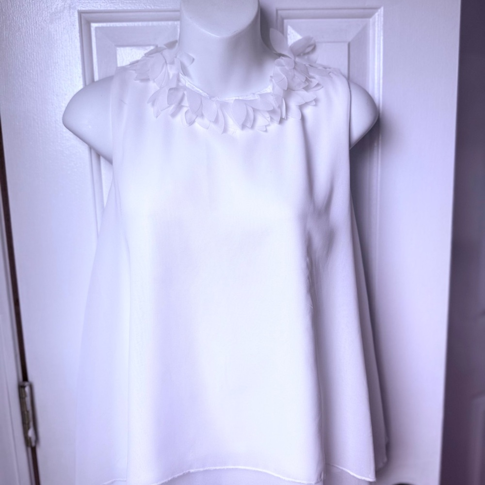 Chic White Floral Neck Blouse